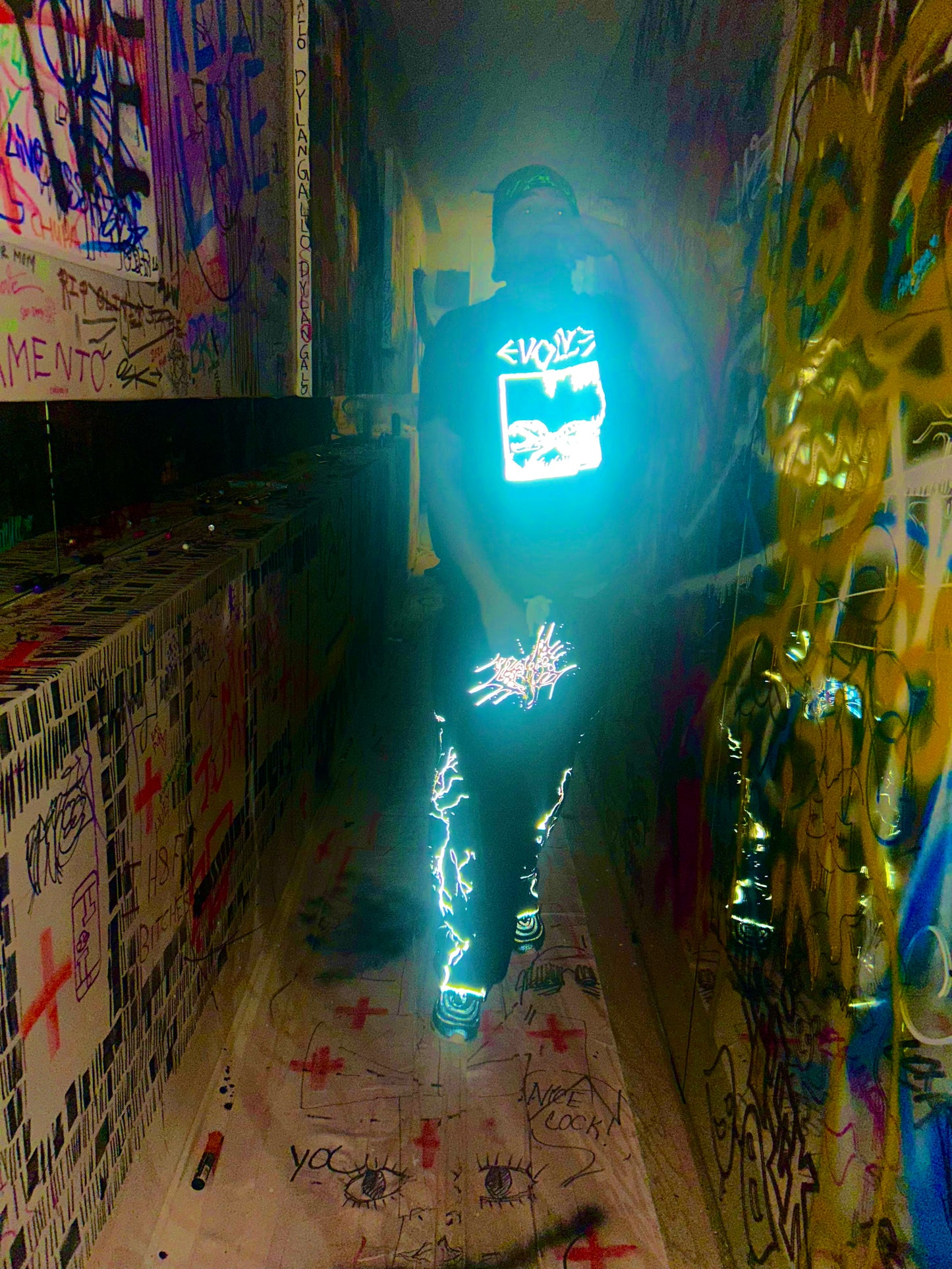𝙱𝙾𝙻𝚃 𝚂𝚆𝙴𝙰𝚃𝚂